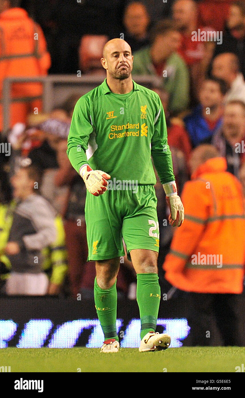 Soccer - Europa League Qualifying - Play-Off Round - Second Leg - Liverpool v Heart of Midlothian - Anfield. Liverpool goalkeeper Jose Reina stands dejected after his error cost his side their first goal of the game Stock Photo