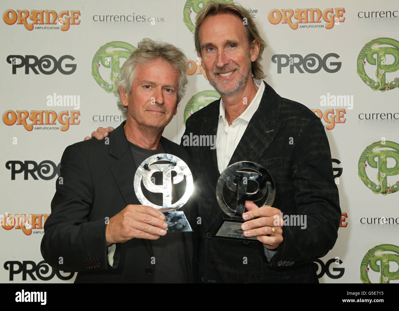 Tony Banks (left) and Mike Rutherford of Genesis with their Lifetime Achievement Award at the Progressive Music Awards at Kew Gardens in Richmond, Surrey. Stock Photo