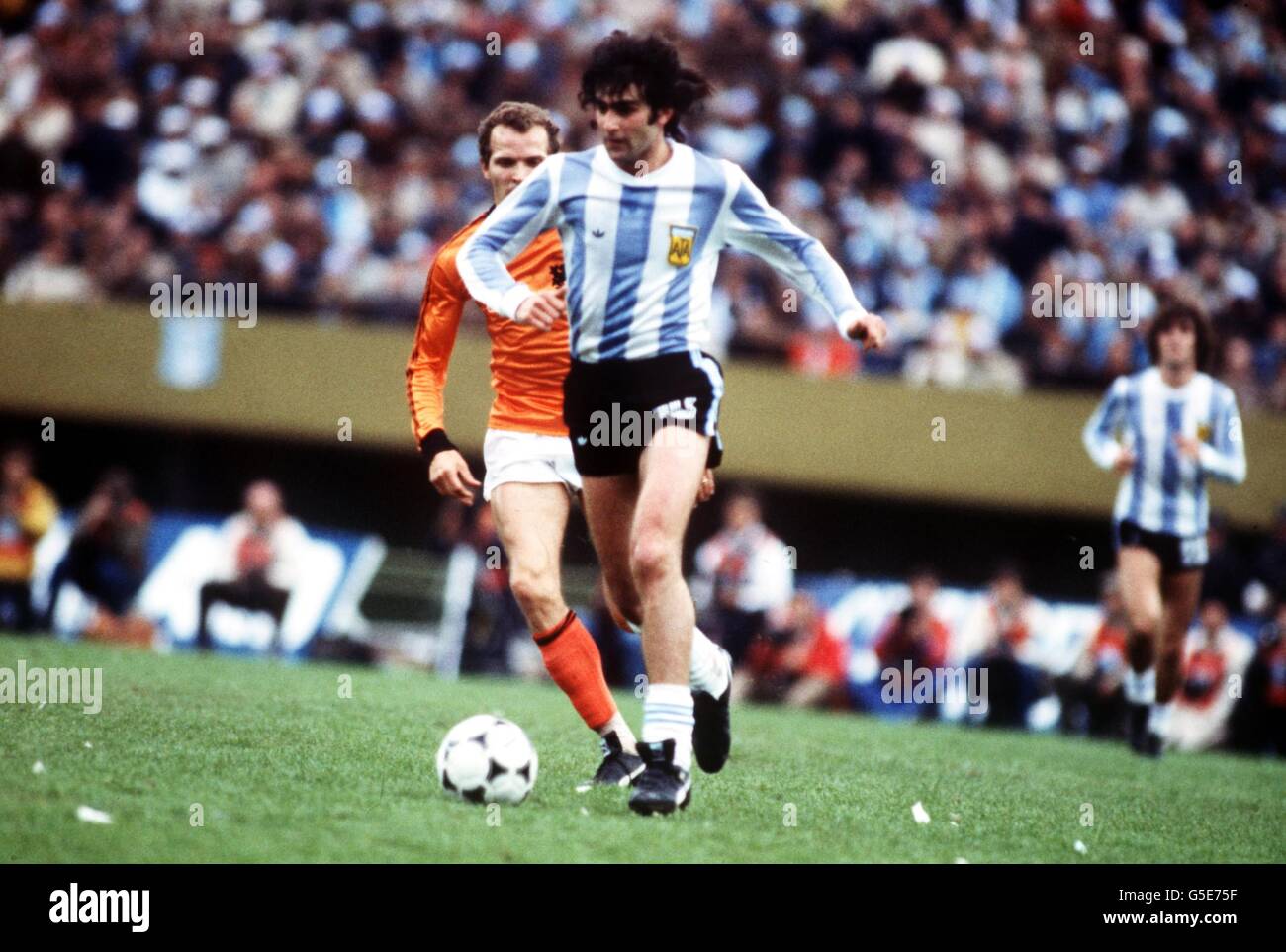 Soccer - World Cup Argentina 78 - Final - Argentina v Holland - Estadio Monumental, Buenos Aires. Mario Kempes, Argentina [versus Netherlands] Stock Photo