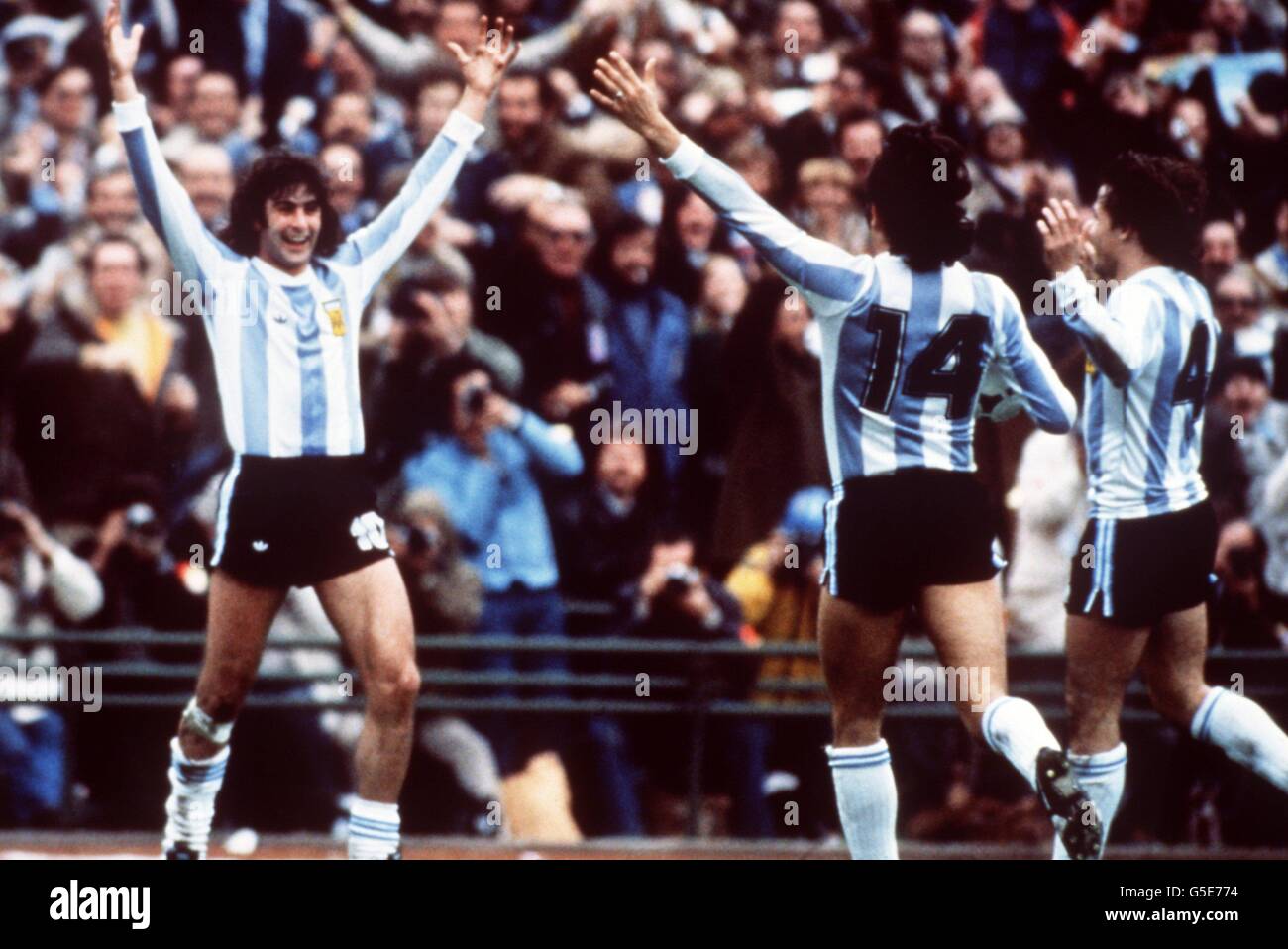 Mario Kempes Back Signed Argentina 1978 Home Shirt