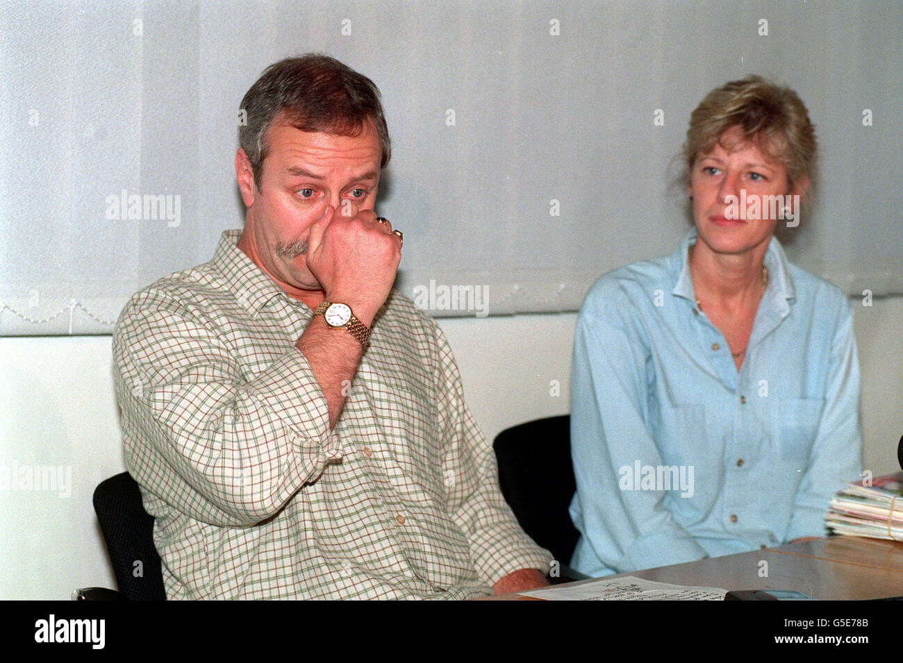 Colin and Wendy Parry, parents of Tim Parry speaking at a Press Conference minutes after their son died at Walton Hospital in Liverpool Stock Photo