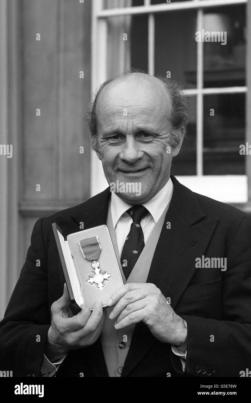 Amateur jockey Lord Oaksey outside Buckingham Palace after receiving his OBE from the Queen. Lord Oaksey is also an aristocrat, horse racing journalist and television commentator. Stock Photo