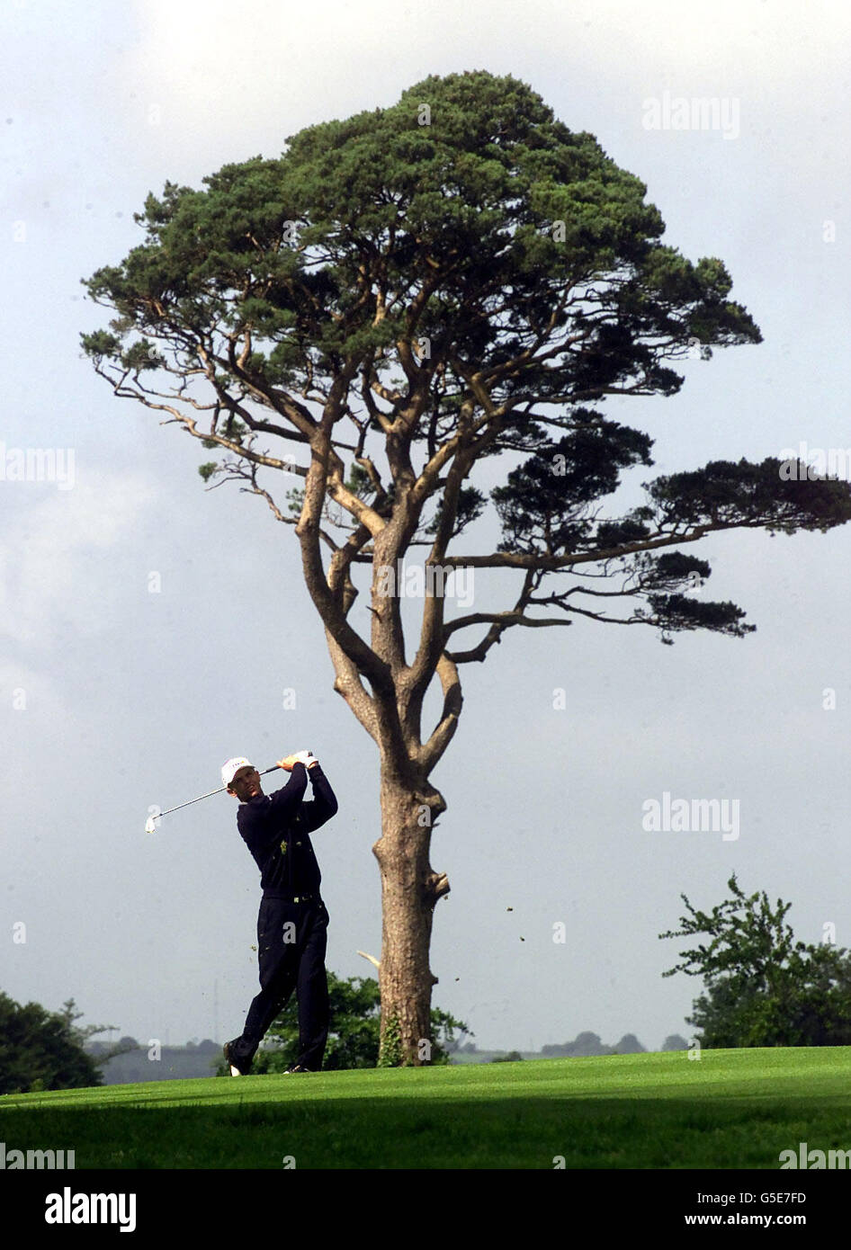 Andrew Coltart Irish Open. Scotland's Andrew Coltart playing his fairway shot on the 18th during the Murphy's Irish Open, at Fota Island, Cork. Stock Photo