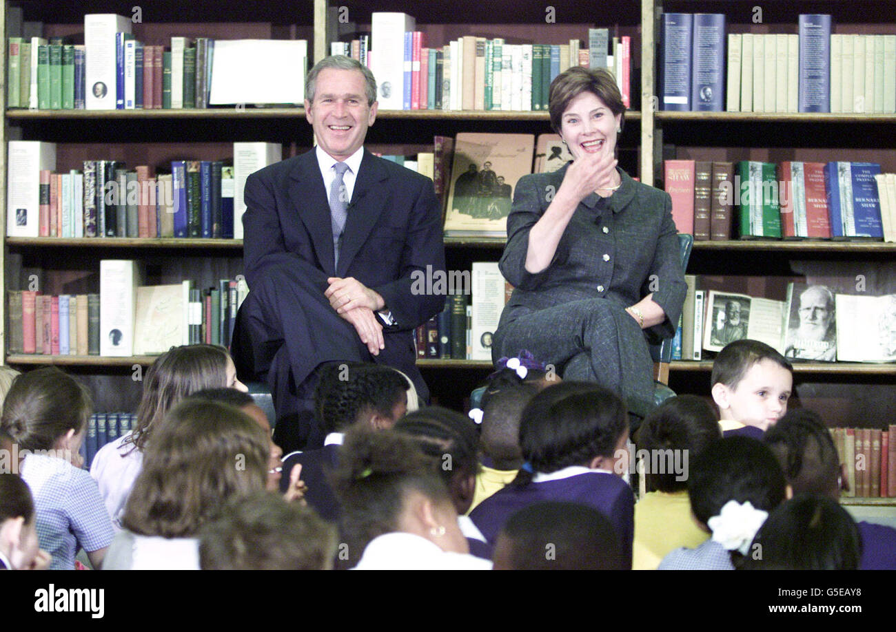 America's President Bush and his wife talk to children during a visit to the British Museum in central London. He's on his first visit to the British capital, and is to have lunch with Britain's Queen Elizabeth II and talks with Prime Minister Tony Blair. Stock Photo