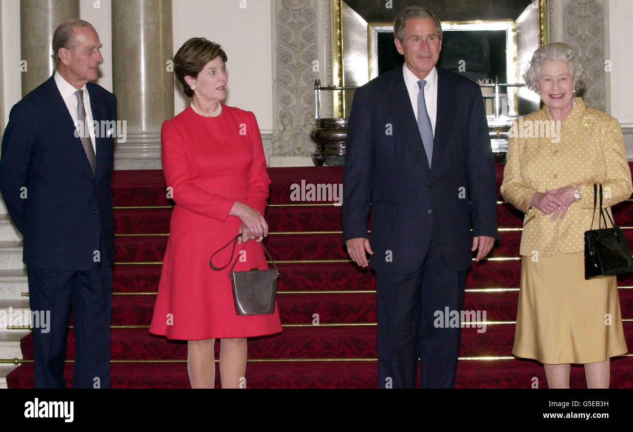 America's President George Bush (2nd R) with the Queen and the Duke of Edinburgh as he arrives with his wife, Laura (2nd L), at Buckingham Palace, for lunch. The US president is on his first visit to the United Kingdom, before travelling on to the G8 summit in Genoa. Stock Photo