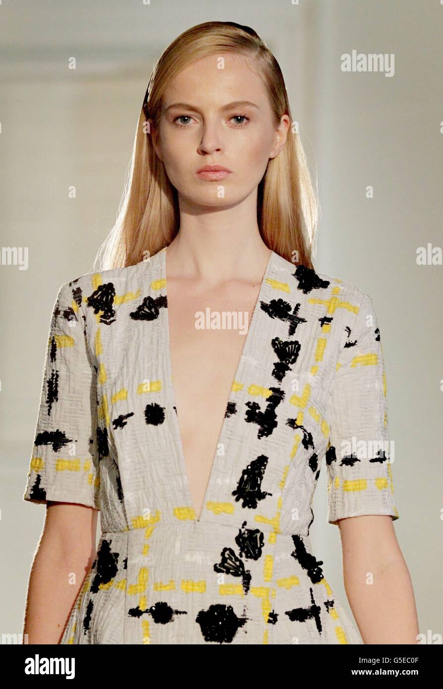 Emilia Wickstead Catwalk London Fashion Week Stock Photo Alamy