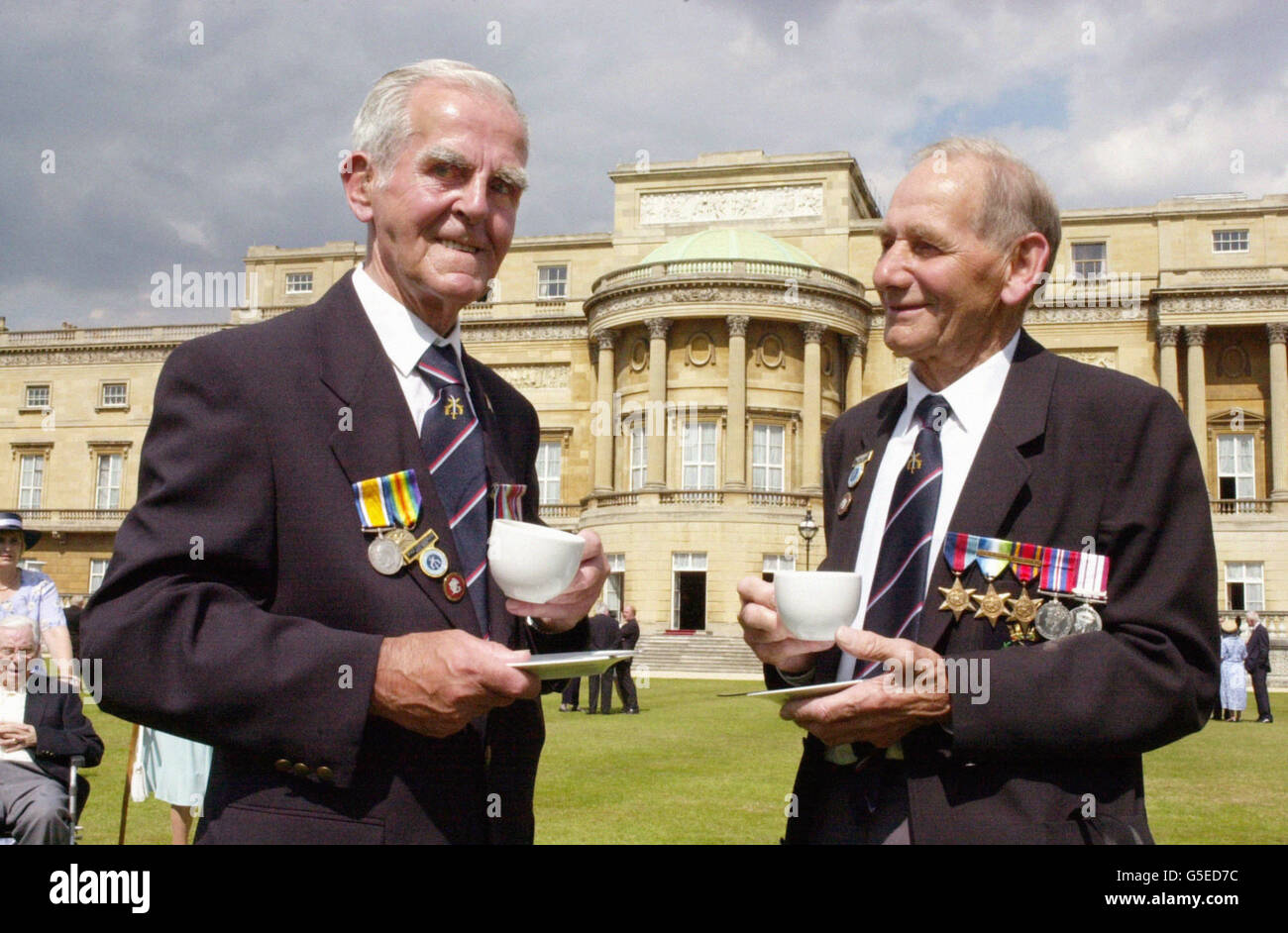 Military - 'Not Forgotten' Association Garden Party - Walter Chamberlain and Bert Darnell - Buckingham Palace, London Stock Photo
