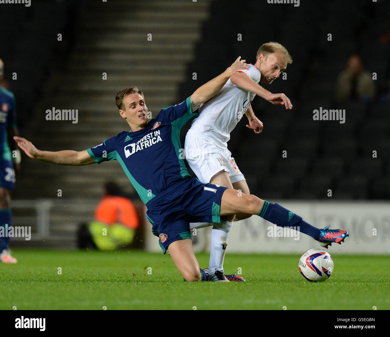 Milton Keynes Dons' Luke Chadwick tackled by Sunderland's Matt Kilgallon Stock Photo