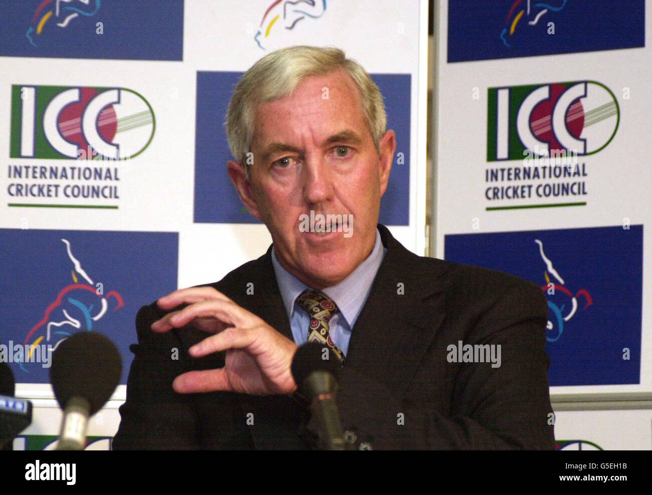 Cricket violence Paul Condon Stock Photo Alamy