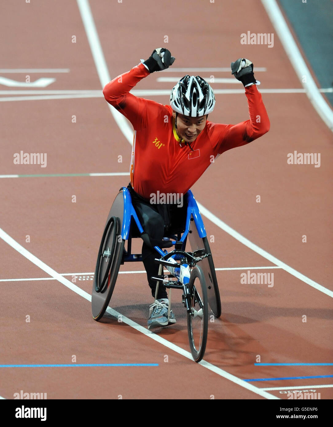 China's Lixin Zhang celebrates after crossing the line to win the Men's ...