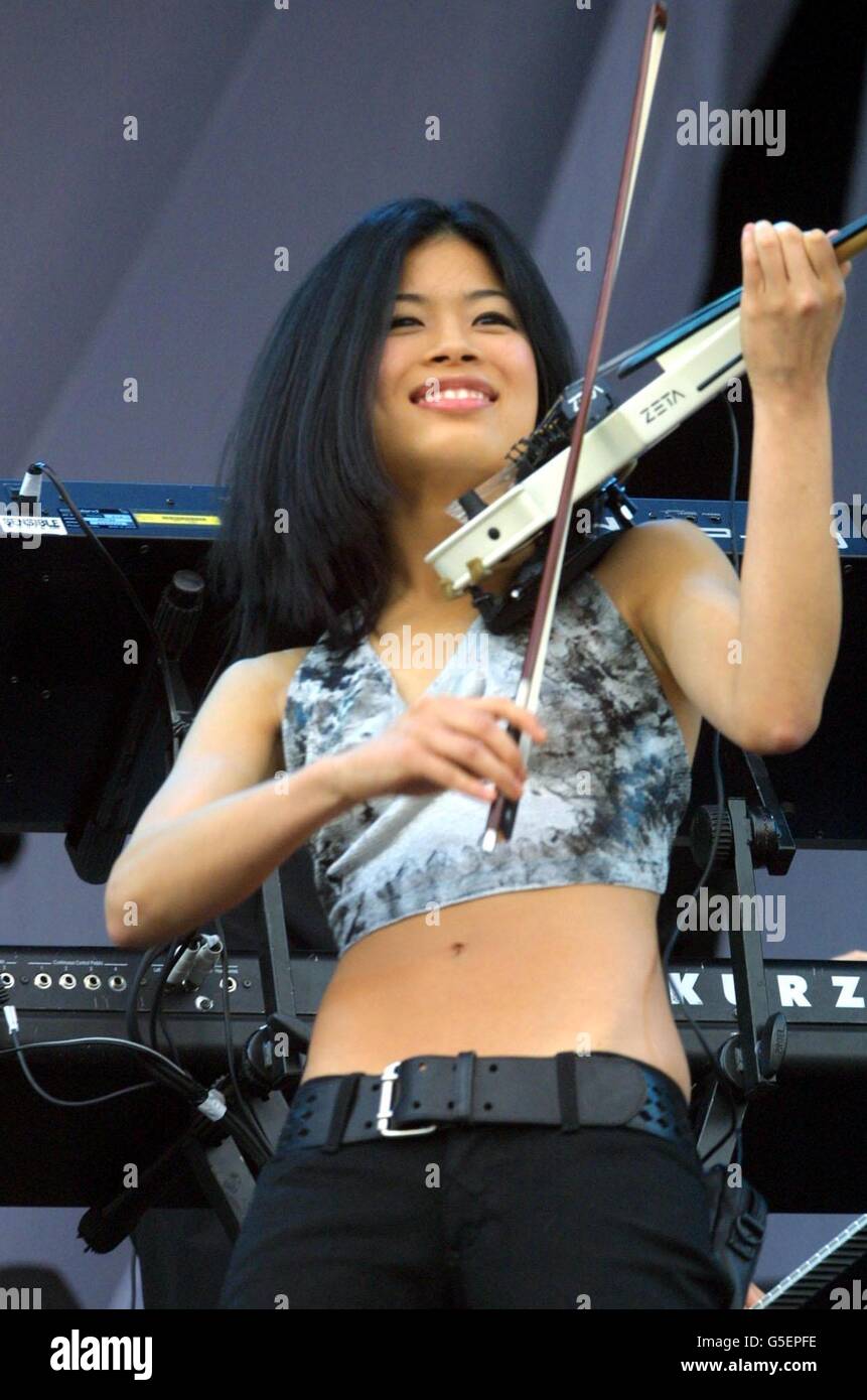 Violin smiling celebrity music vanessa mae hires stock photography and