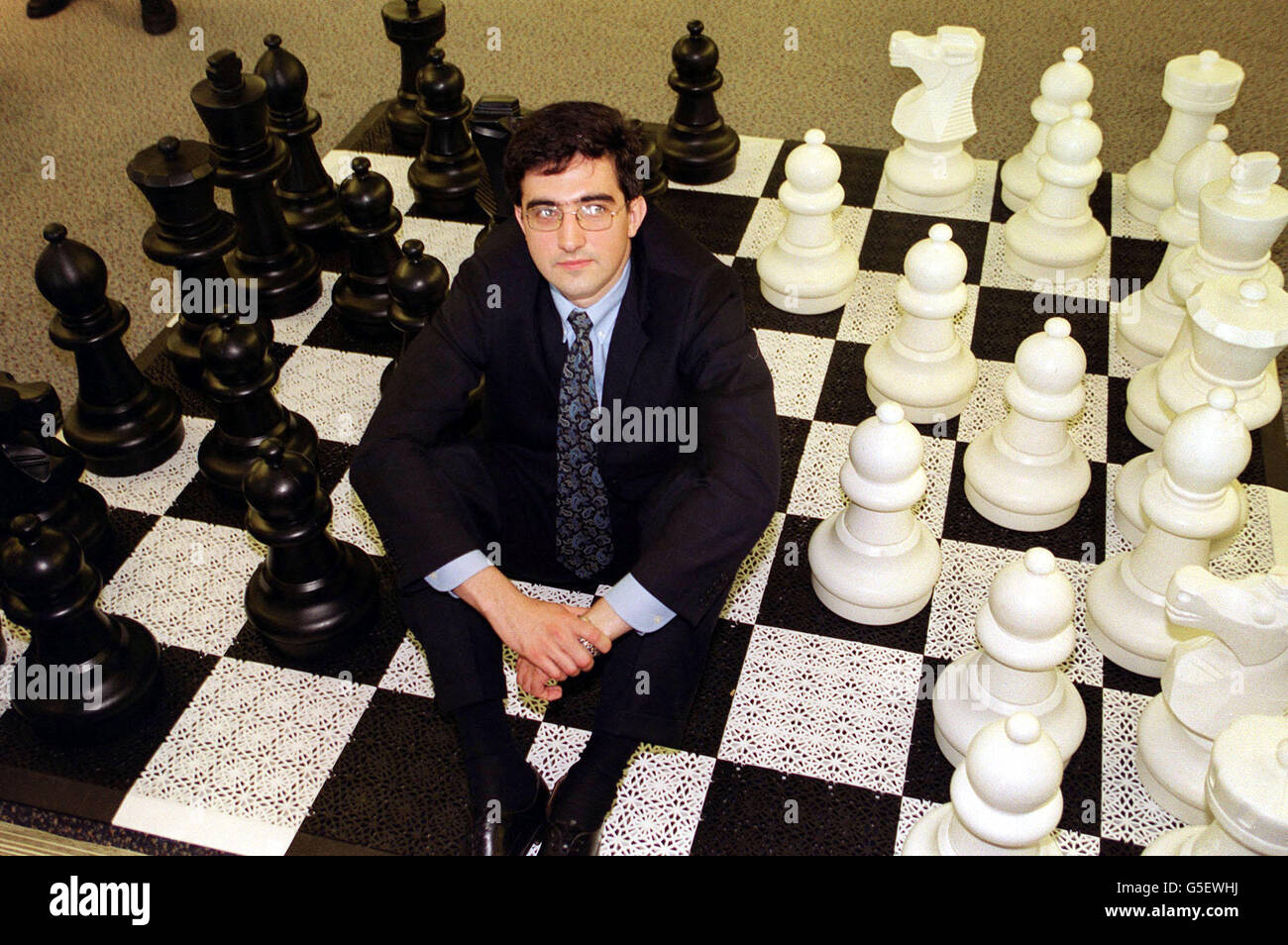 dpa) - Russian World Chess Champion Vladimir Kramnik (L) plays against  Hungarian Grandmaster Peter Leko (R) during the 2004 Dortmund Chess Meeting  in Dortmund, Germany, 23 April 2004. The event takes place