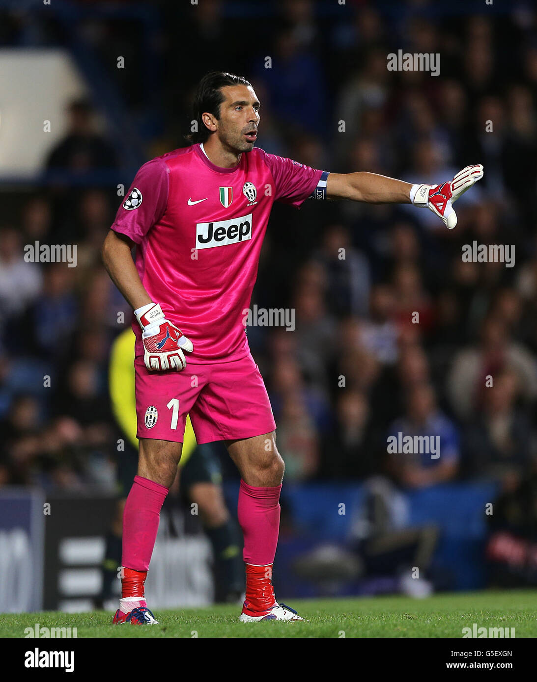 Stamford bridge gianluigi buffon hi-res stock photography and images ...