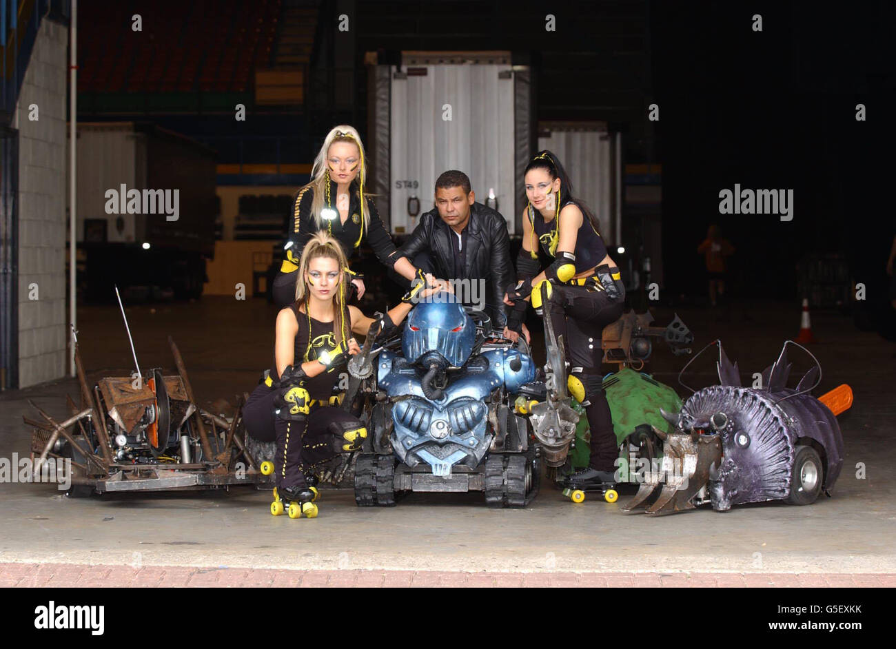 Craig Charles with Robobabes Jane Victory (right), Kelly Allen (back left) and Emily Vincent with the house robots. Stock Photo