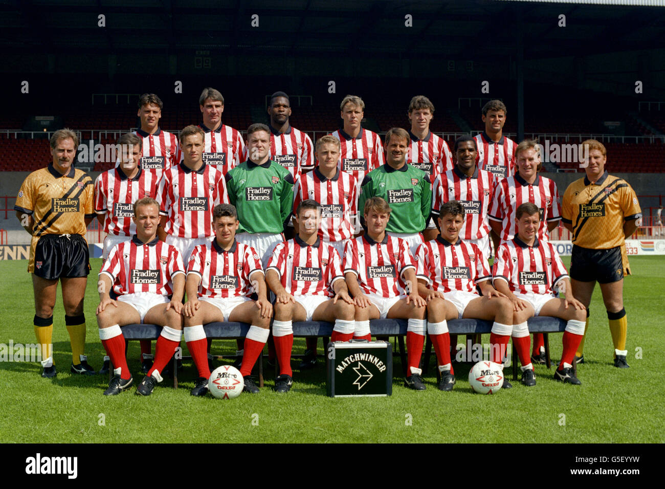 (back row l-r) Paul Barnes, Mark Higgins, Noel Blake, Lee Sandford, Ian Cranson and Wayne Biggins. (middle row l-r) Graham Pardon, David Kevan, John Butler, Danny Noble, Darren Boughey, Peter Fox, Tony Kelly, Derek Statham and Alan Ball (Manager). (front row l-r) Lee Fowler, Paul Ware, Tony Ellis, Ian Scott, Carl Beeston and Cliff Carr Stock Photo