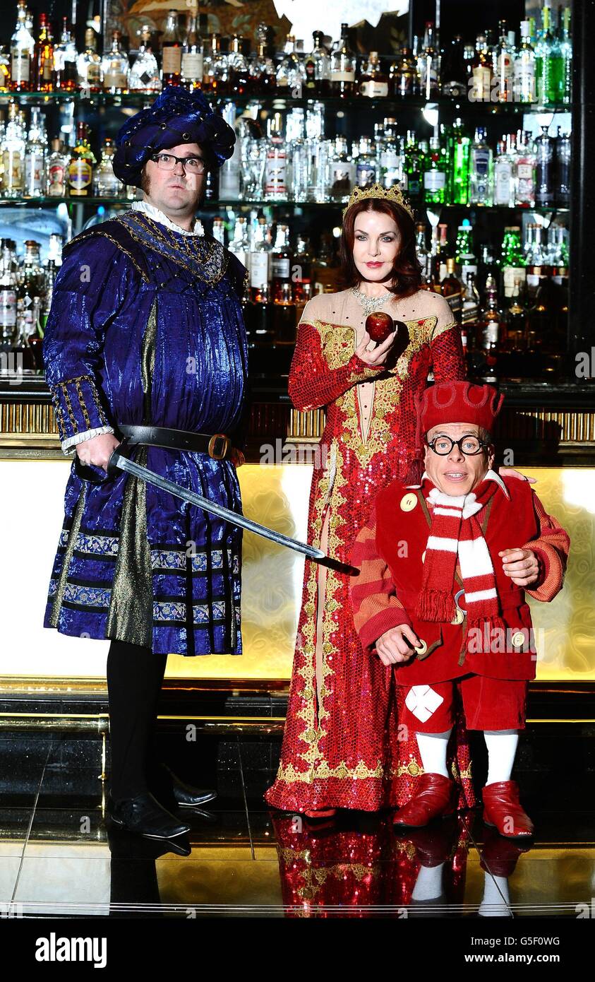 Warwick Davis Snow White And The Seven Dwarfs High Resolution Stock