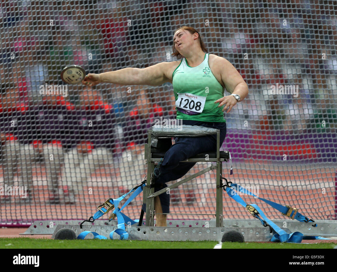 Womens discus throw f57 hires stock photography and images Alamy