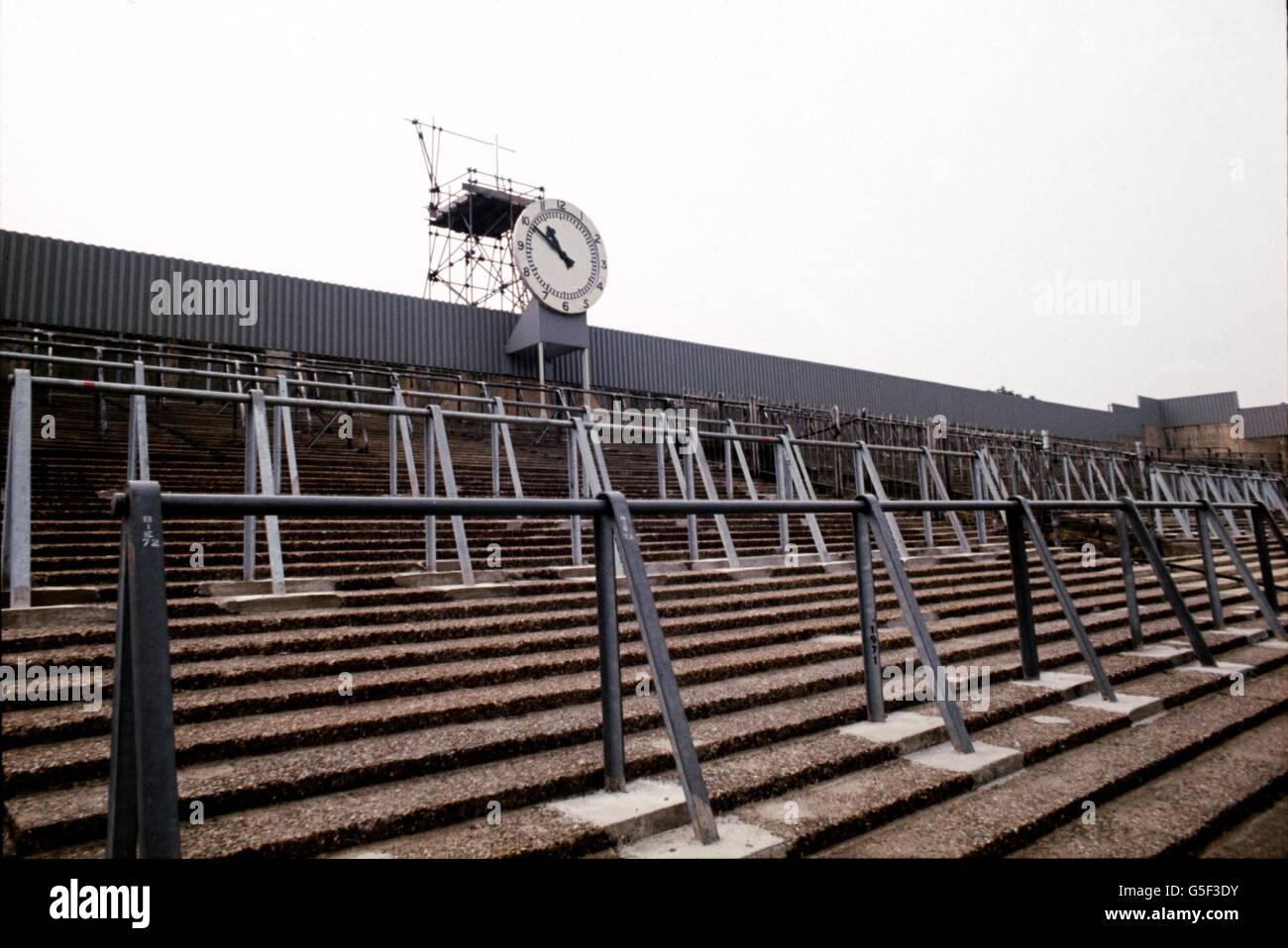 Highbury clock end hires stock photography and images Alamy