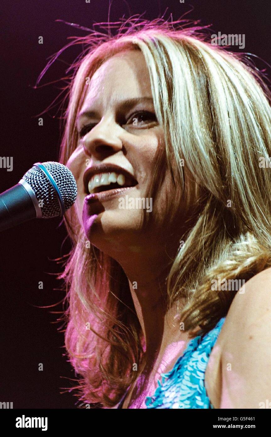 American Singer Vonda Shepard On Stage At The Shepards Bush Empire On The Last Date Of Her Uk Tour Shepard Is The Voice Behind Channel 4 S Ally Mcbeal Soundtrack Stock Photo