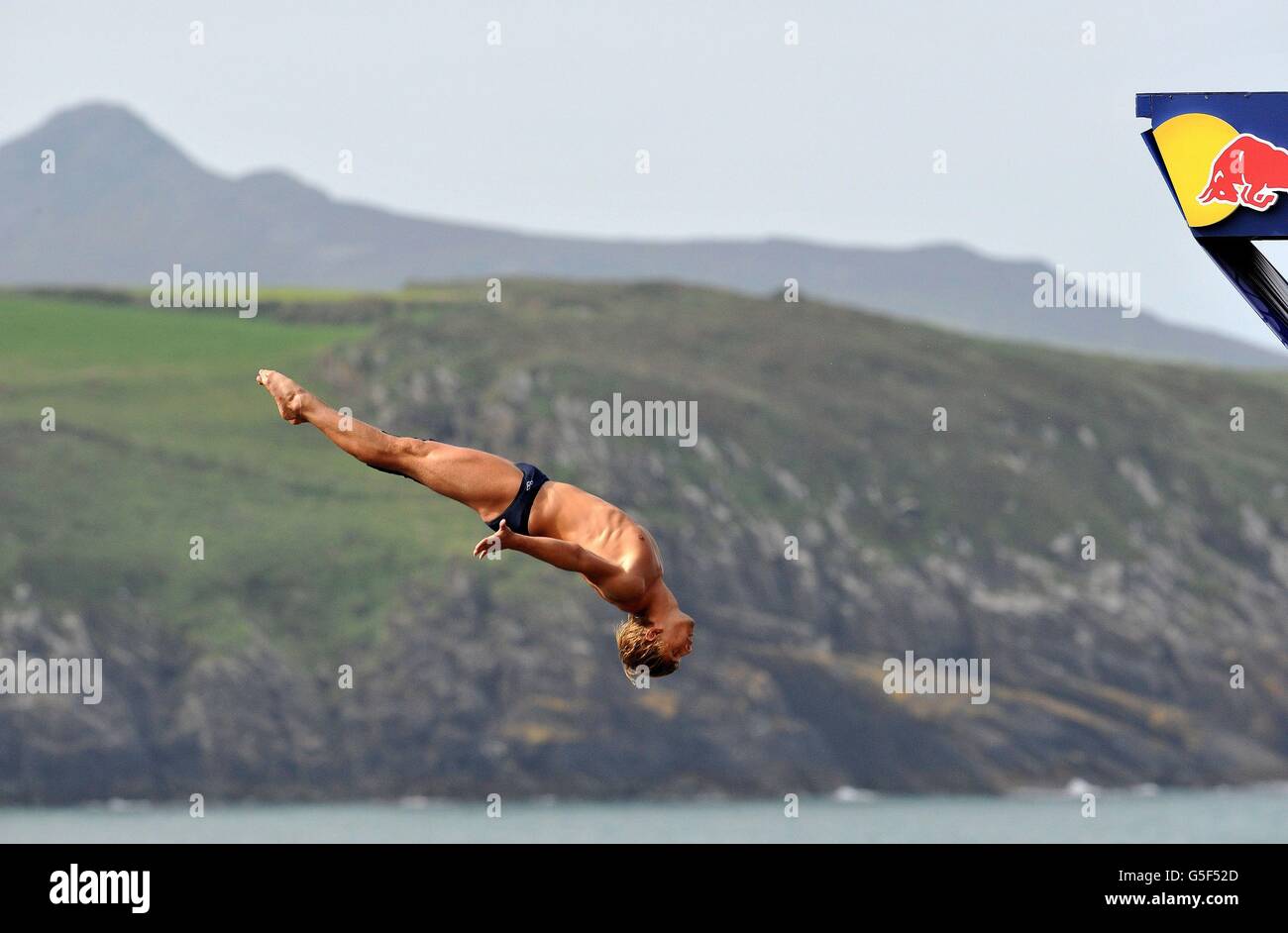 Red Bull Cliff Diving World Series. Ukraine's Anatoliy Shabotenko during  the first day of the Red Bull Cliff Diving World Series, at Blue Lagoon in  Pembrokeshire, Wales Stock Photo - Alamy