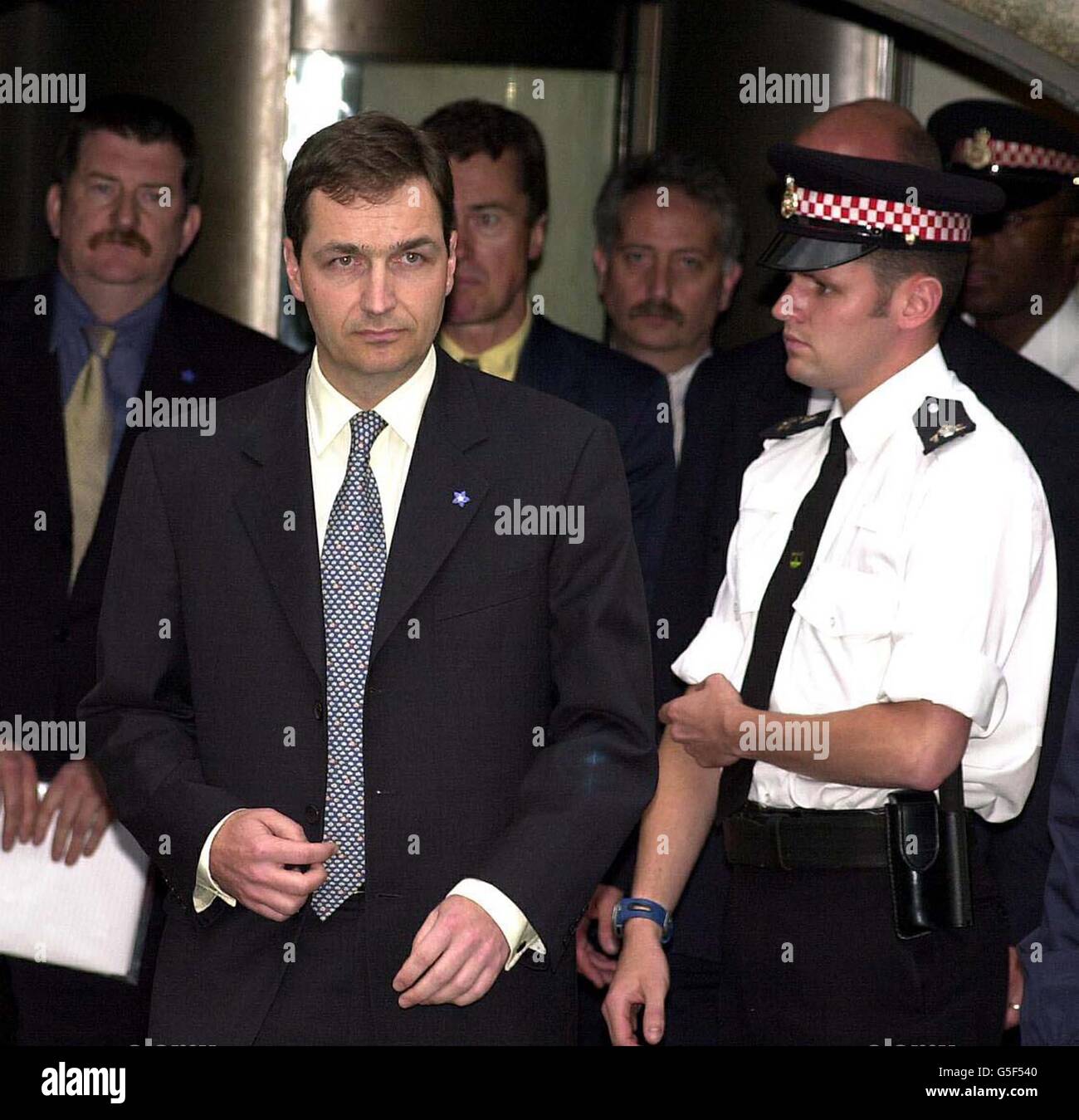 Alan Farthing, fiance of Jill Dando outside the Old Bailey in London, with family friend Jenny Higham following the conviction of Barry George of the murder of the TV presenter in 1999. Stock Photo