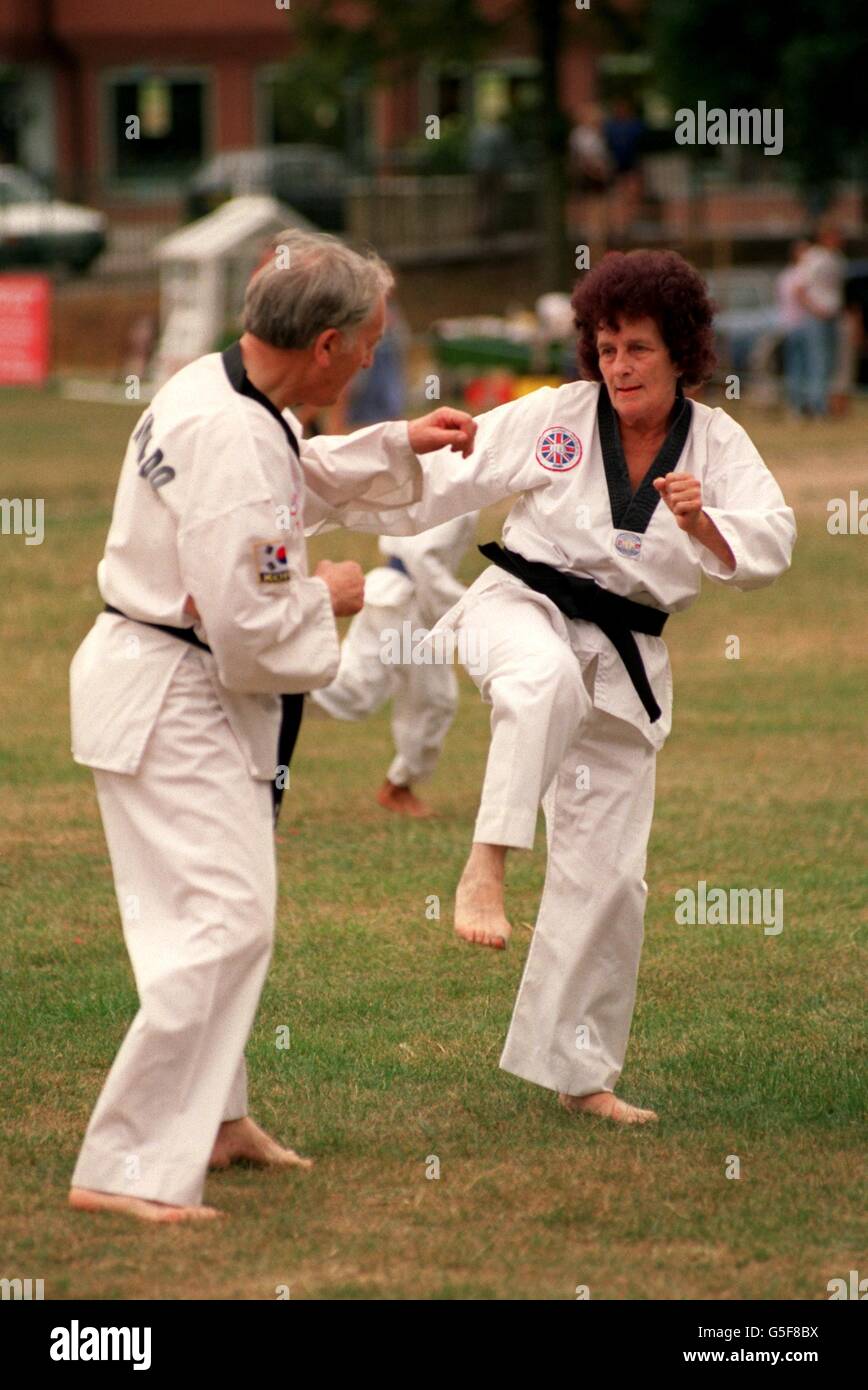 ENA SMALLEY TAE KWON DO GRANNY. ENA SMALLEY 69 YEAR OLD TAE KWON DO GRANNY FROM SHERWOOD, NOTTINGHAM. Stock Photo