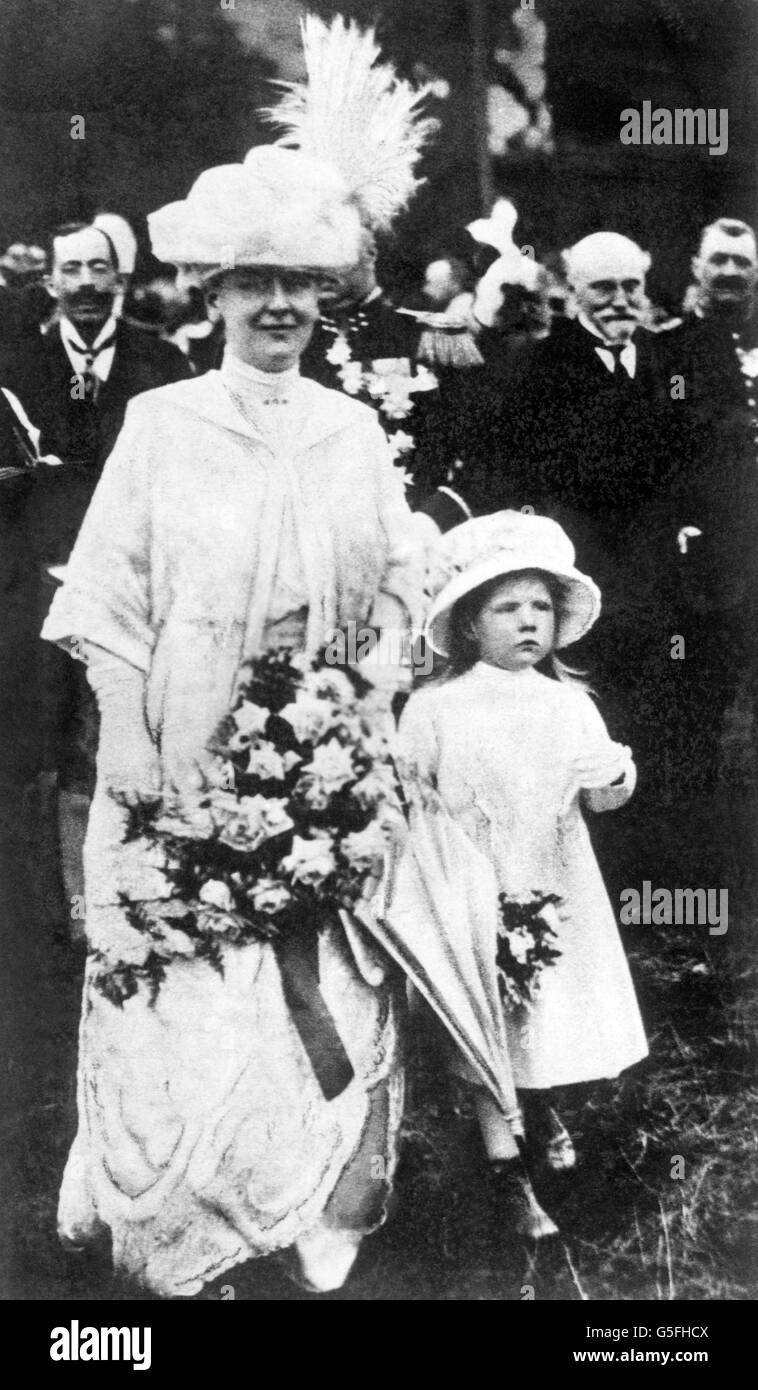 Queen Wilhelmina of Holland and her daughter Princess Juliana Stock