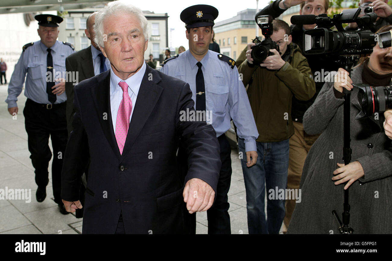 Former Anglo Irish Bank chief Sean Fitzpatrick leaves Dublin District