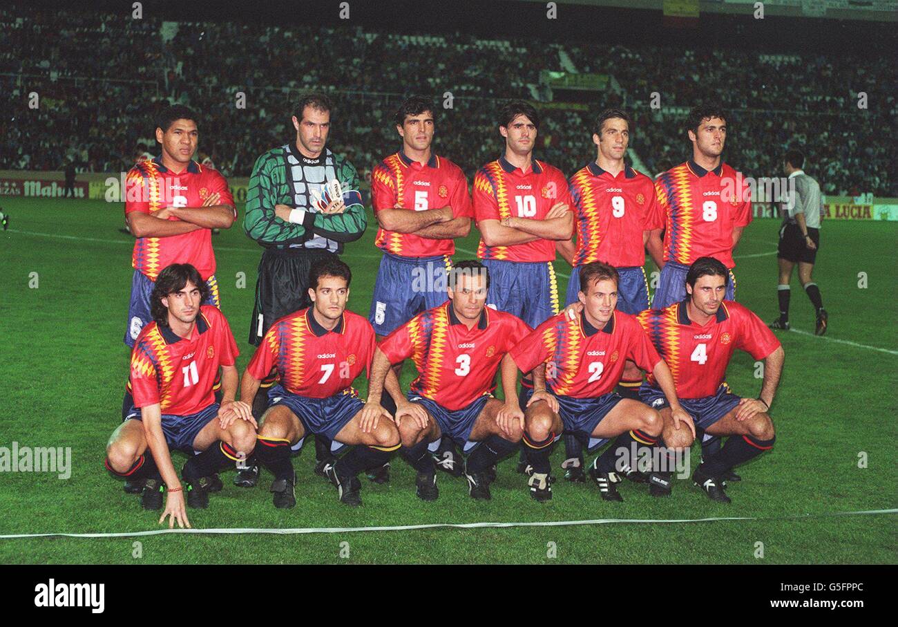 EURO 96 QUALIFIER SOCCER. SPAIN TEAM GROUP **** S v M Stock Photo