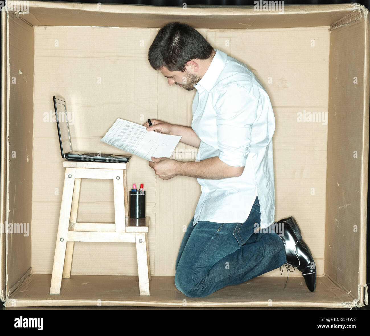 Pain contract hi-res stock photography and images - Alamy