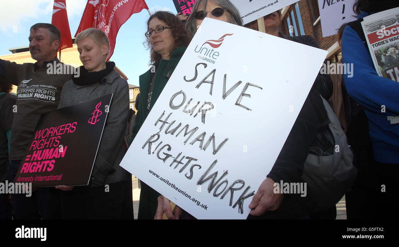 Amnesty International Staff Stage A 24 Hour Strike In A Row Over Spending Cuts And Jobs Losses At The Amnesty Office The Human Rights Action Centre In London Stock Photo Alamy