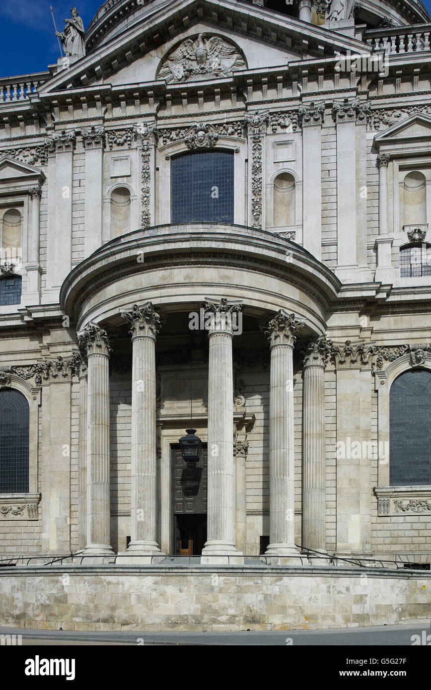 St Paul's Cathedral, London, England. By Sir Christopher Wren,  1675-1710. South transept portico and pediment Stock Photo