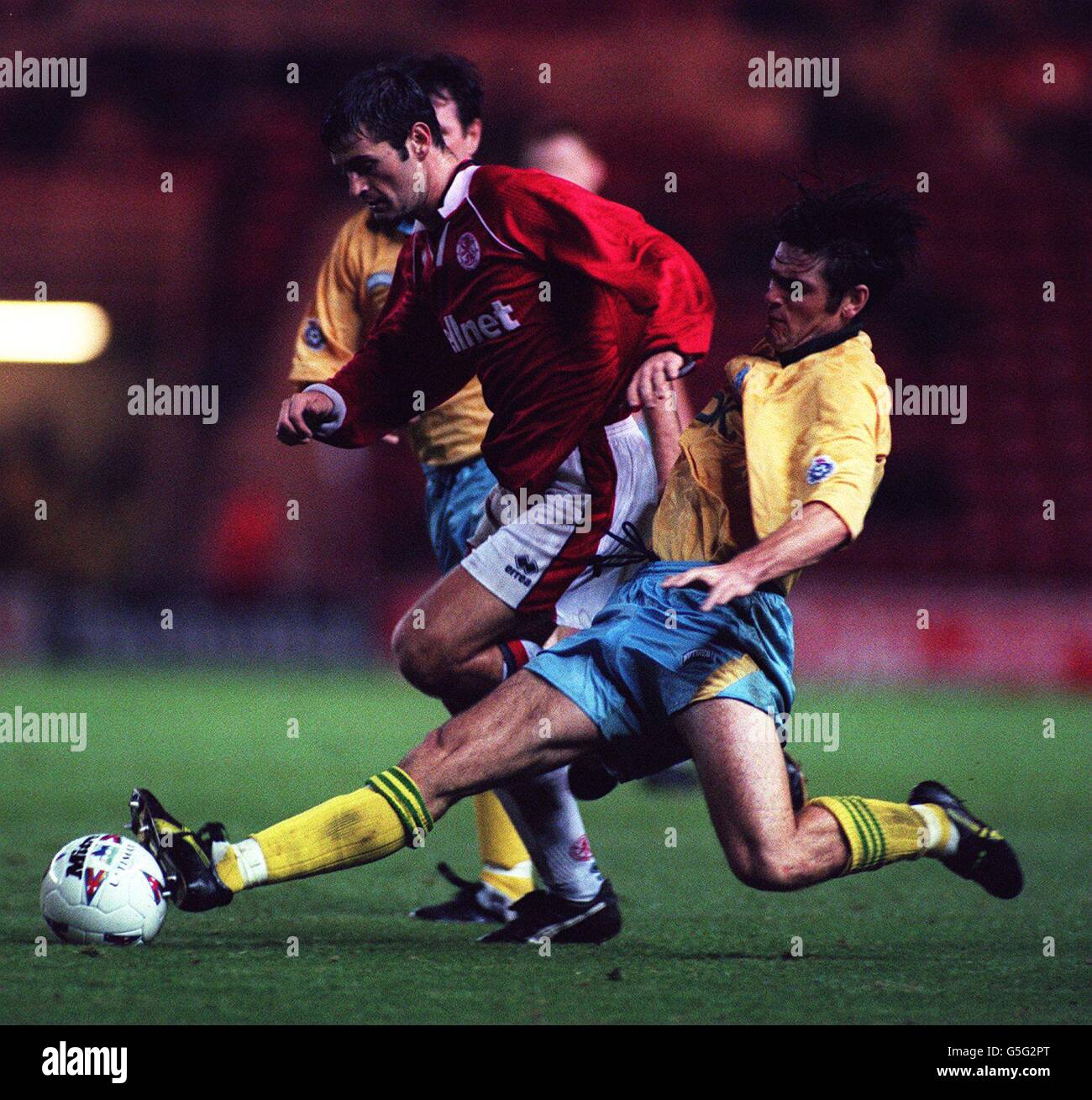 L-R: ALAN MOORE, MIDDLESBROUGH. MARC EDWORTHY, CRYSTAL PALACE ****** M v CP Stock Photo