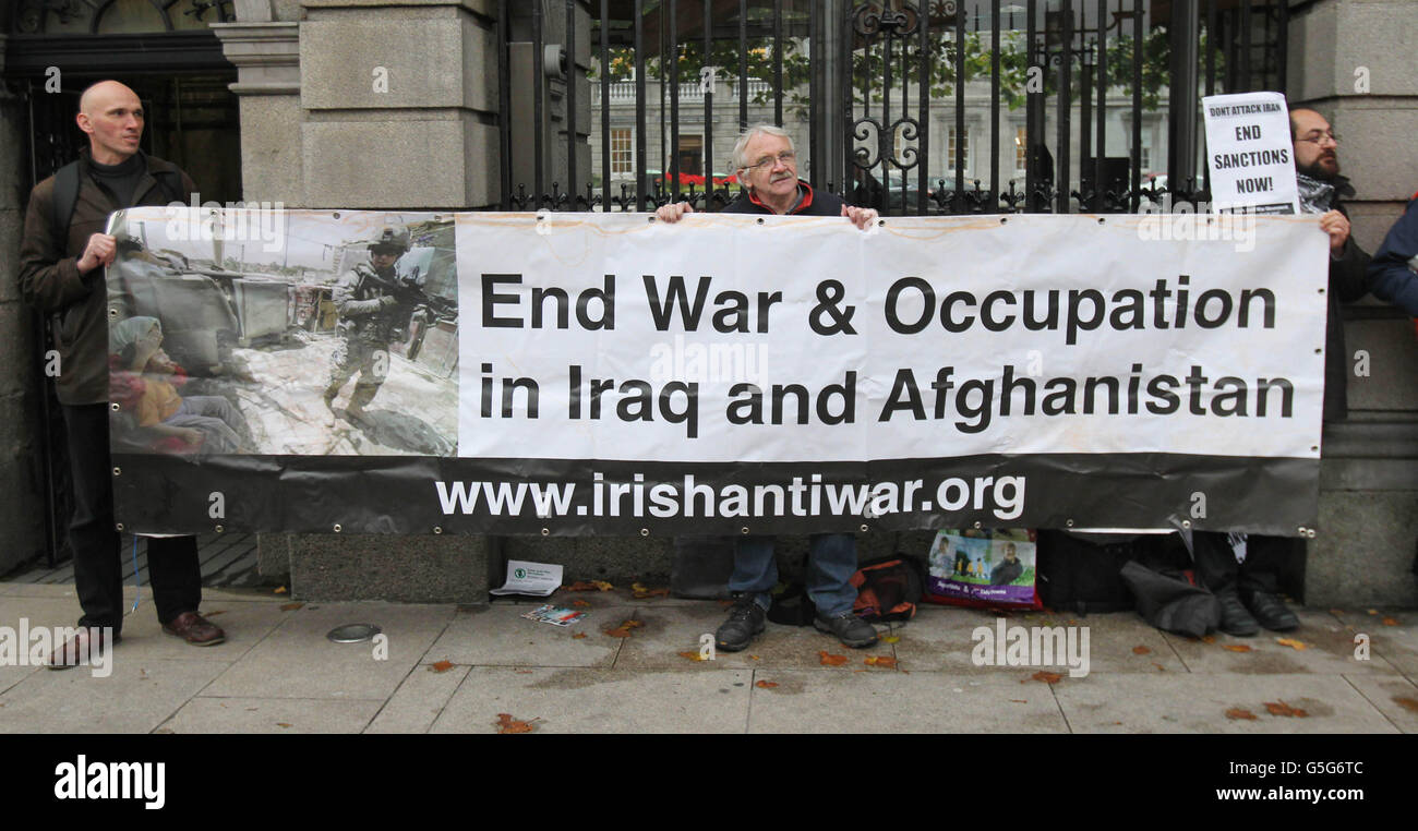 Members of the Irish Anti War movement picket Leinster House as part of the launch of a new booklet entitled 'Shannon Airport, War and Renditions', in Dublin today. Stock Photo