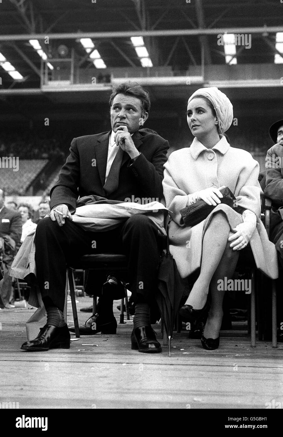 Elizabeth Taylor and Richard Burton stars of the film 'Cleopatra', at the ring side at Wembley, London for the heavy weight match between Henry Cooper and Cassius Clay. Stock Photo