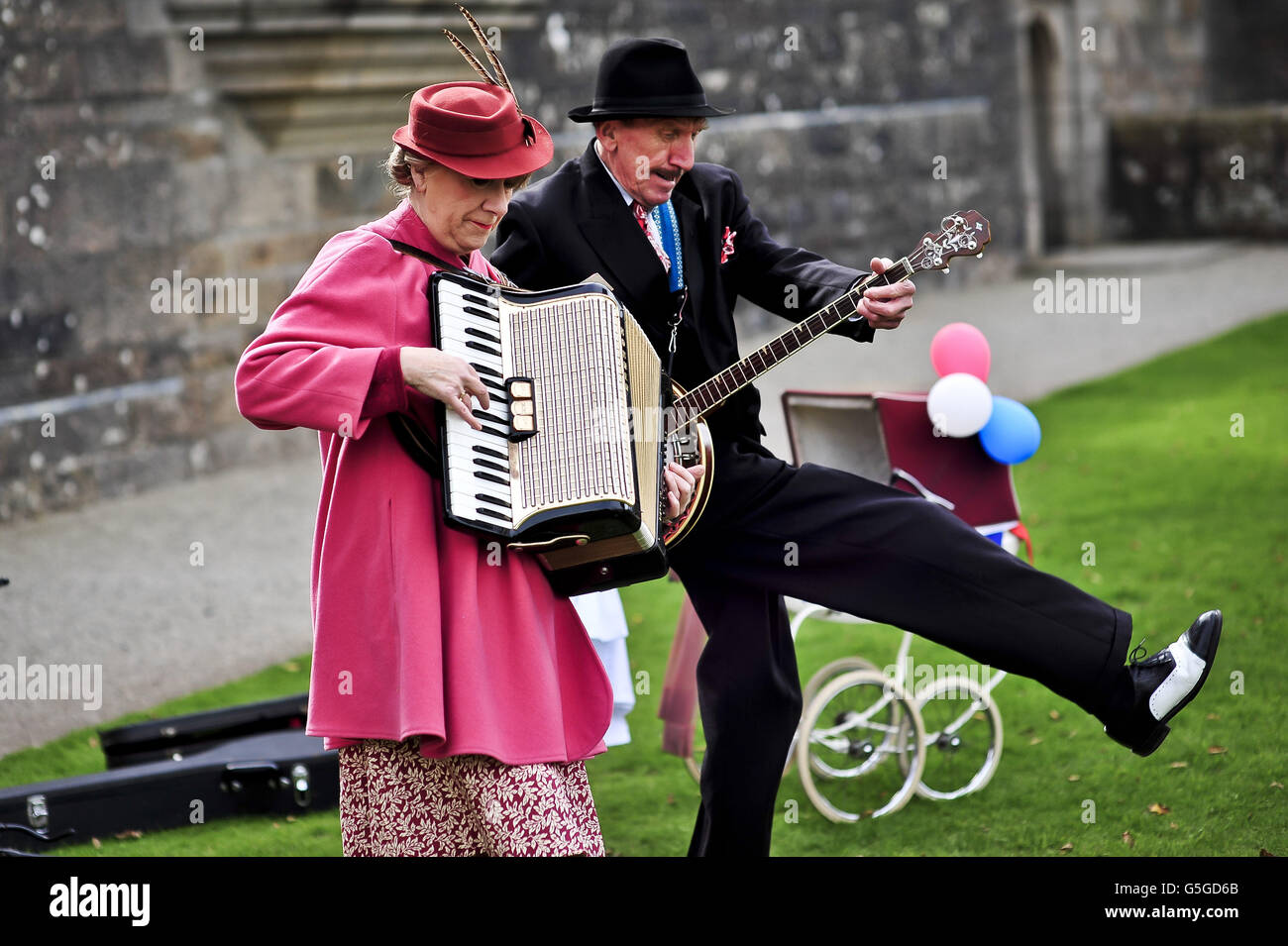 Photo. Period WWII entertainers put on an old-time show at the WWII Weekend at Castle Drogo in Devon. Stock Photo