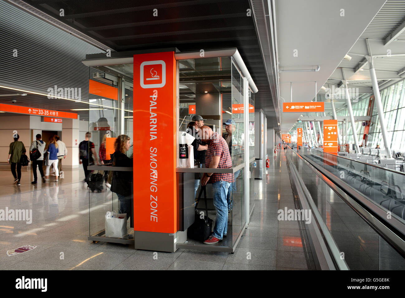 Smoking Zone High Resolution Stock Photography and Images Alamy