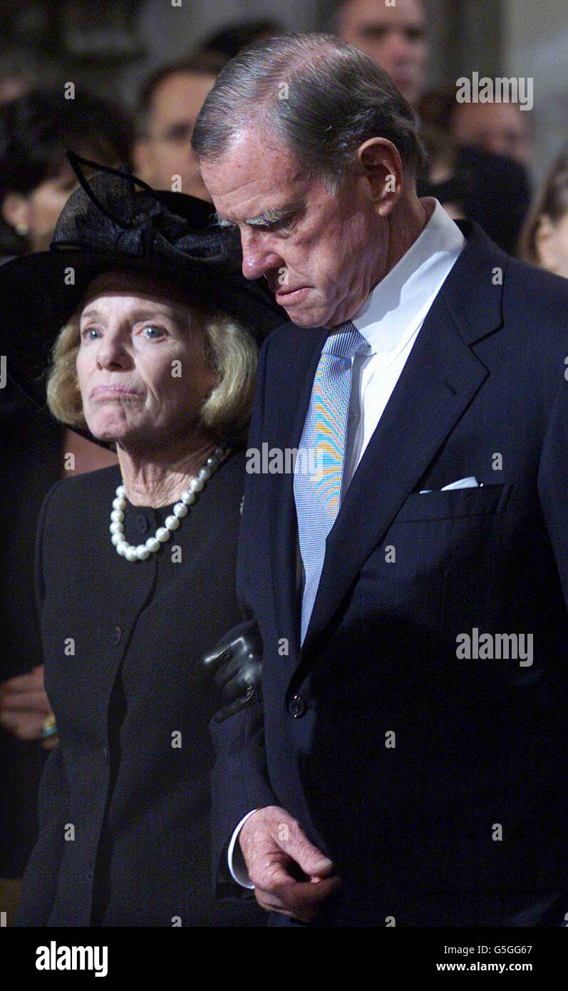 The US ambassador William Farish and his wife, close to tears, arrive at St Paul's Cathedral for those who perished in terrorist atrocoties in New York and Washington. Stock Photo