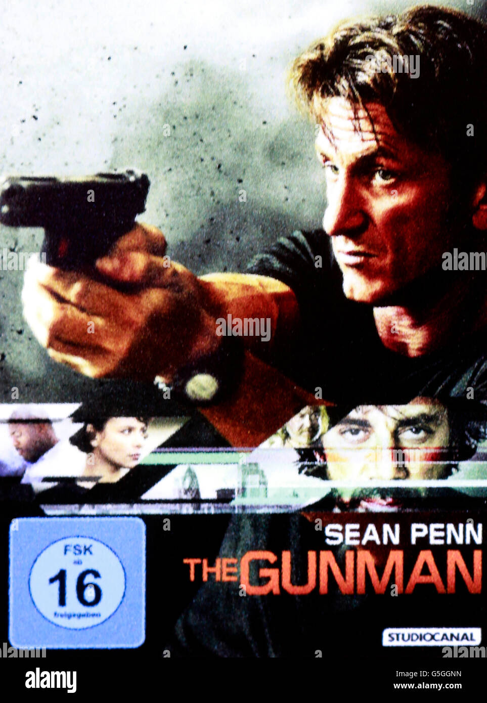 Filmplakat zum Spielfilm 'The Gunman' mit Sean Penn, Berlin. Stock Photo