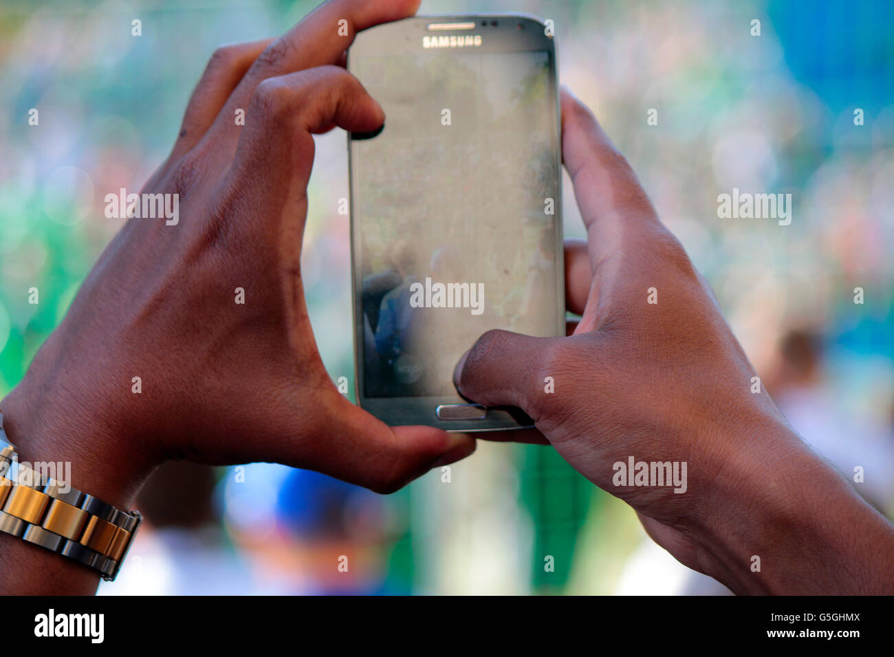 Fotografieren mit Smartphone, Fanfest vor dem Champions League Finale, Berlin. Stock Photo