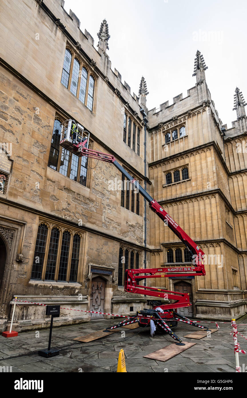 Telescopic boom lift hi-res stock photography and images - Alamy