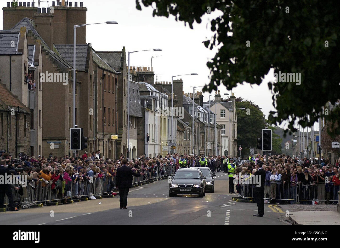 Huge crowds on North Street, St Andrews, Scotland watch as Prince William arrives at St. Andrews University, where he is to study an art history degree. He is being driven in the first car by his father Prince Charles, The Duke of Rothesay. Stock Photo