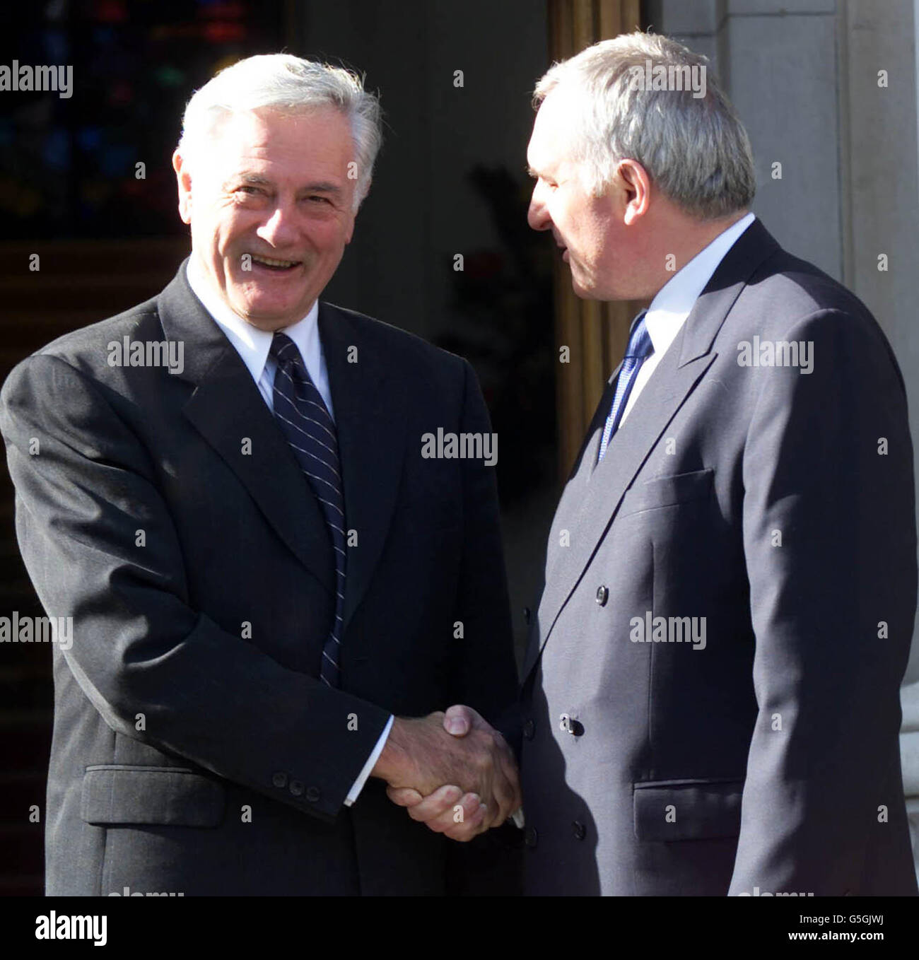 The President of the Republic of Lithuania, Valdas Adamkus, with Irish Prime Minister Bertie Ahern (R) in Dublin. President Adamkus is on a three day State visit to the Republic of Ireland. Stock Photo