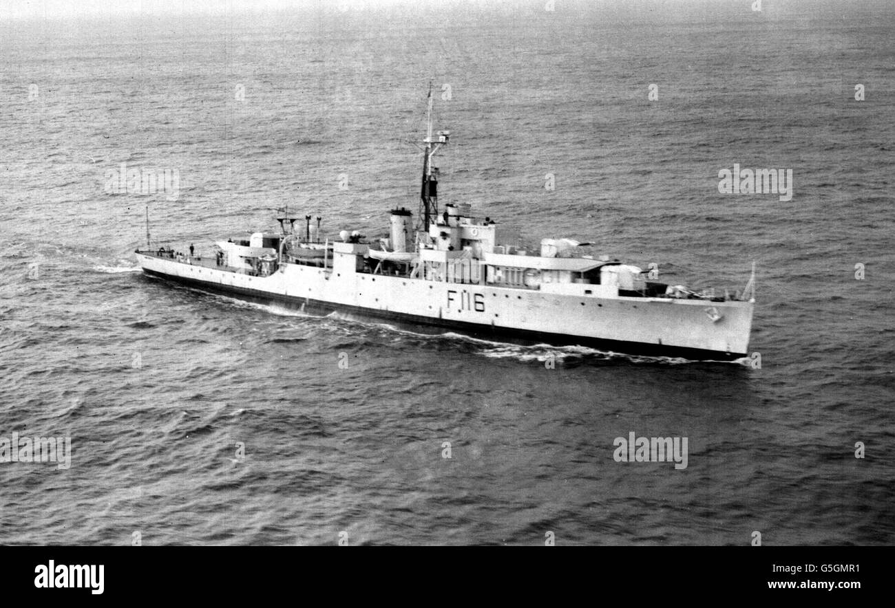 HMS AMETHYST 1949: HMS Amethyst seen from an RAF Sunderland flying boat which greeted her as she steamed off Ushant on the final stage of her voyage from the Yangtse River in China. (Original picture not quite sharp) Stock Photo