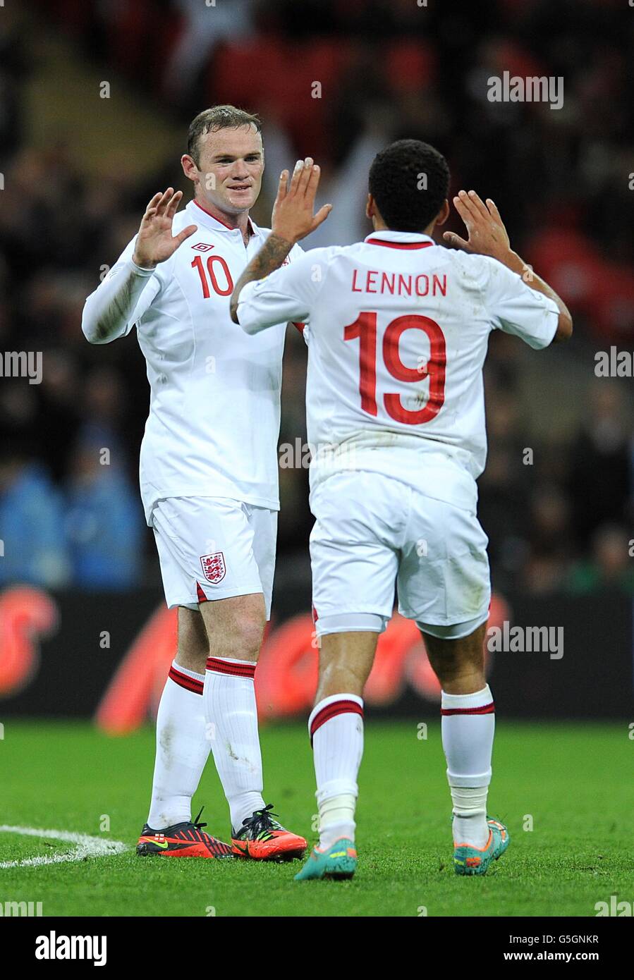 Soccer - 2014 FIFA World Cup - Qualifier - Group H - England v San Marino - Wembley Stadium. England's Wayne Rooney (left) celebrates with his team-mate Aaron Lennon (right) after scoring his team's third goal Stock Photo