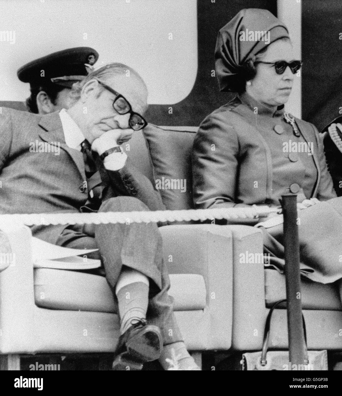 Lord Mulley (then Defence Secretary Fred Mulley) taking a nap beside Queen Elizabeth II during a Silver Jubilee review at RAF Finningley. Stock Photo