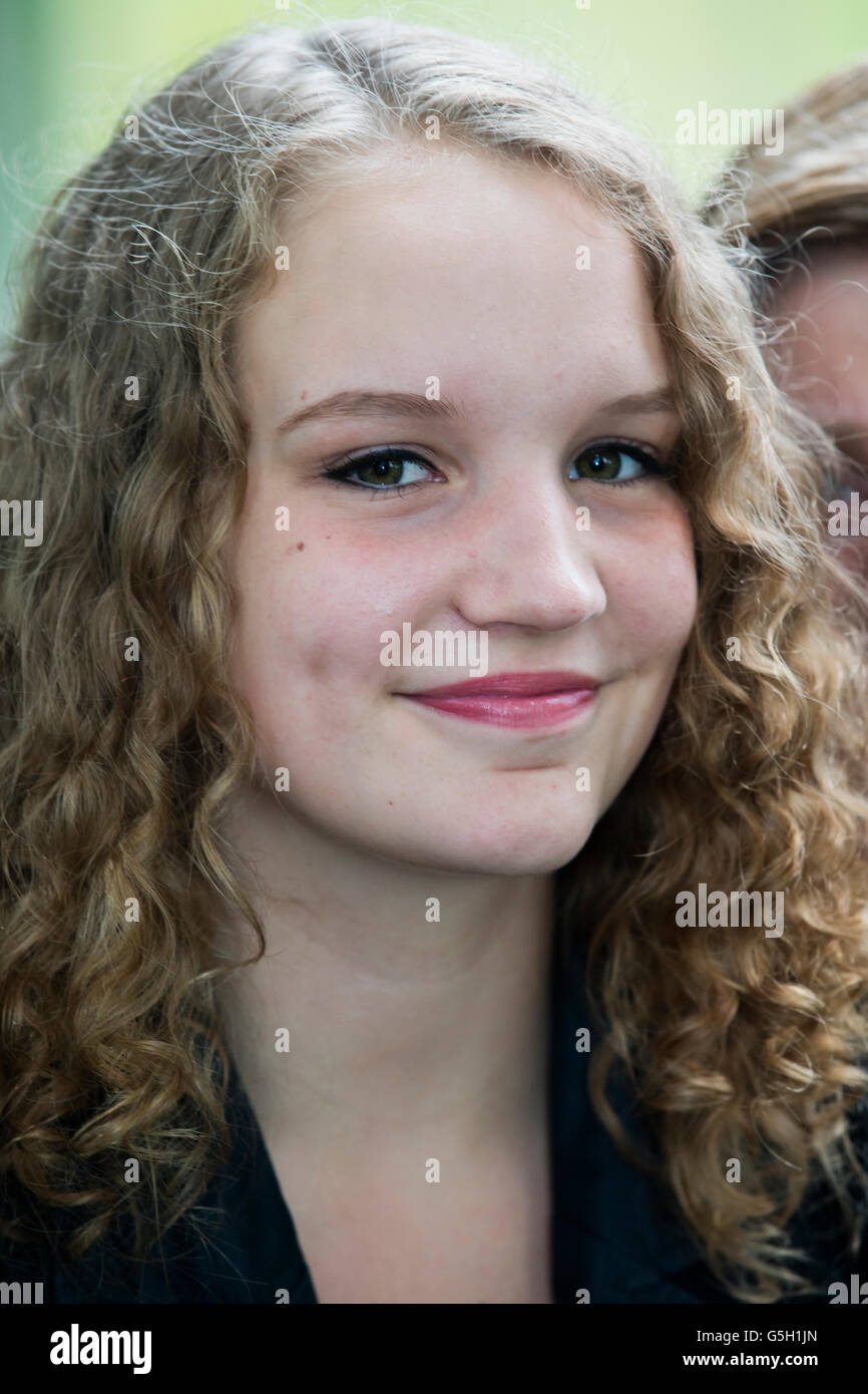 Teenage girl headshot hi-res stock photography and images - Alamy