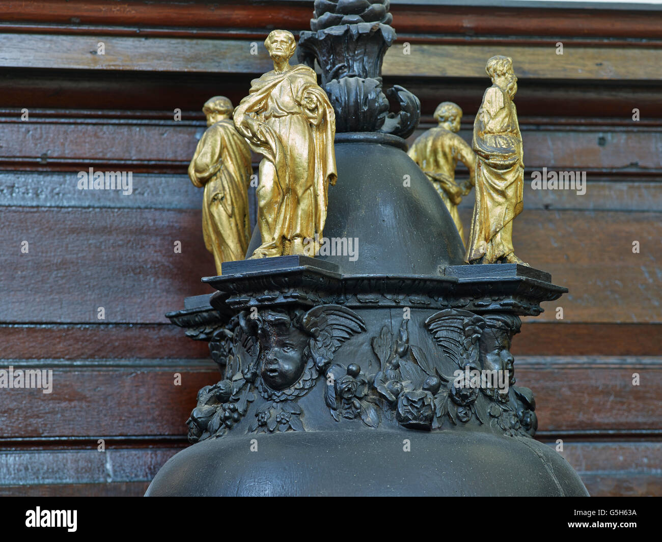 St Edmund King and Martyr, Church in the City of London. Apostles on the font cover Stock Photo