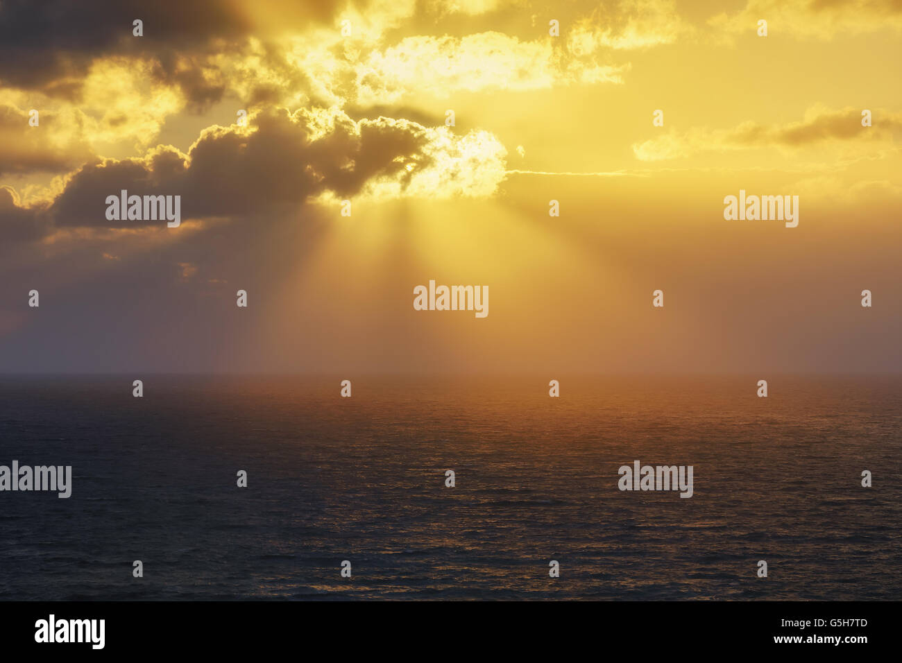 Golden sun rays hi-res stock photography and images - Alamy