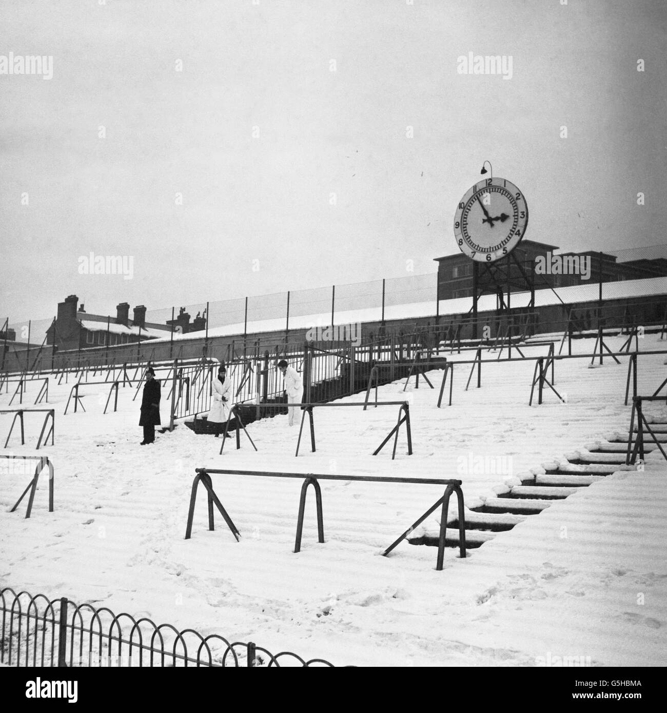 Snow-covered terraces at Highbury in London, where Arsenal played Sheffield United. It was one of the few matches not to be canceled by snow as the pitch has under-soil heating. Stock Photo